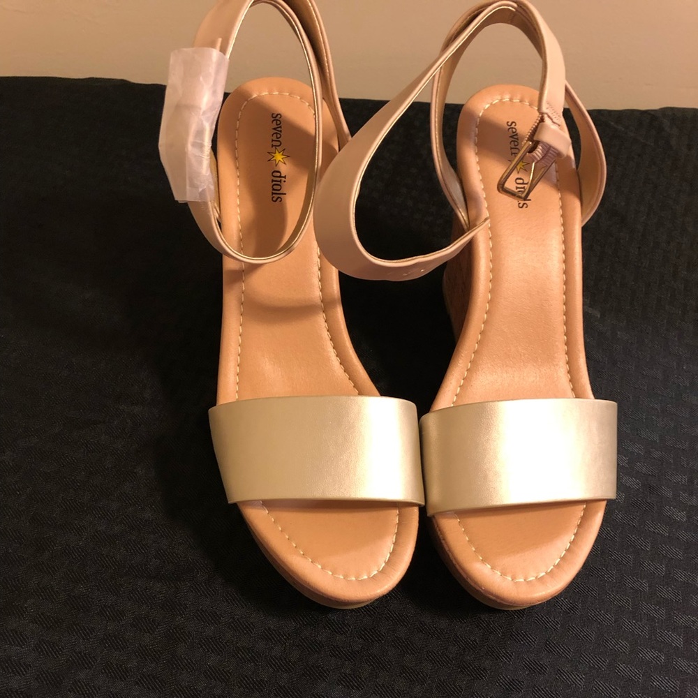 Seven Dials Wedge Heel Sandal Size 11.
